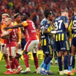 Galatasaray - Fenerbah&ccedil;e derbisi S&uuml;per Lig'de tarihe ge&ccedil;ecek