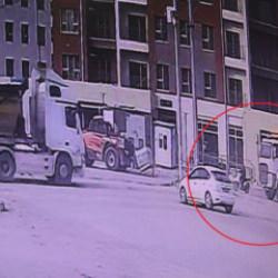 Hatay&rsquo;da hafriyat kamyonunun altında ezilen motosikletli hayatını kaybetti