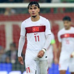 Hocası milli yıldızı hem &ouml;vd&uuml; hem uyardı