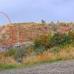 Kapadokya'da peribacasından kopan kayaların d&uuml;şme anına ait g&ouml;r&uuml;nt&uuml;ler ortaya &ccedil;ıktı
