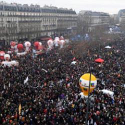 Paris&rsquo;ten 4 &uuml;lkeye manip&uuml;lasyon su&ccedil;laması!