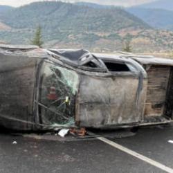 Takla atan kamyonetteki aynı aileden 4 kişi yaralandı