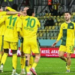 TFF 1. Lig'de 5 goll&uuml; ma&ccedil;ı İstanbul ekibi kazandı