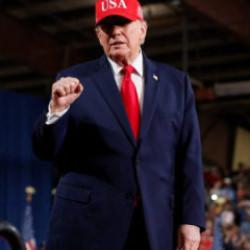 Trump g&ouml;z&uuml;n&uuml; o &uuml;lkeye dikti! 'Yakında 51. eyaletimiz olacak'