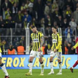 2 &uuml;nl&uuml; yorumcudan Fenerbah&ccedil;e'ye ağır eleştiriler! 'Ekimde havlu attı'