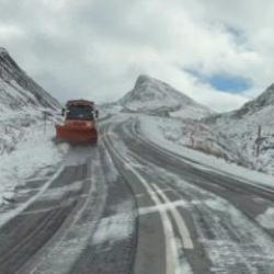 Kış &ccedil;etin ge&ccedil;ecek! Van'da karla m&uuml;cadele &ccedil;alışması başlatıldı 