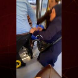 İzmir'de halı krizi! Otob&uuml;s şof&ouml;r&uuml; halıyı dışarı attı, ortalık karıştı!