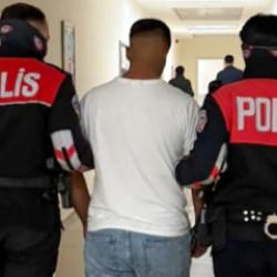 Manisa'da 152 yıl hapis cezasıyla aranan 17 yaşındaki su&ccedil; makinesi yakalandı 