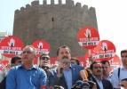600 STK'dan Diyarbakır'da çağrı: Silah bırak PKK!