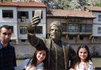 Amasya'ya selfie &ccedil;eken şehzade heykeli!