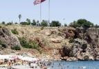 Antalya’da sahiller doldu taştı