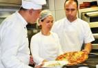 Engelliler yemek yapmayı öğreniyor