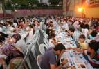 Esenler'de konu komşu iftar yaptı