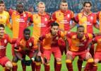 Galatasaray asıl voleyi futbolculardan vurdu