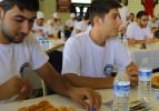 Gaziantep'te ödüllü baklava yeme yarışması