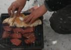 Kar üzerinde mangal keyfi