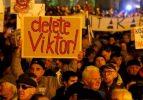 Macaristan'da halk sokağa döküldü