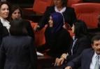 Baş&ouml;rt&uuml;l&uuml; 4 vekil Meclis'e baş&ouml;rt&uuml;s&uuml;yle girdi