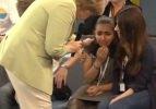Merkel Filistinli m&uuml;lteci kızı ağlattı