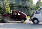 Minib&uuml;s ile otomobil &ccedil;arpıştı: 1 &ouml;l&uuml;, 5 yaralı