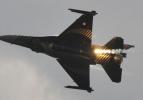 Müthiş gösteri: F-16'ya zeybek oynattılar!