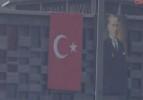 Polis AKM ve Atat&uuml;rk Anıtı'na T&uuml;rk bayrağı astı