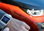 Samsung Galaxy Gear ile BMW i3 kontrolü!