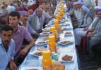 Şanlıurfa valisi mahalleli ile iftarda buluştu