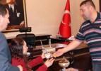 Sıva ustası şehit ailesine evini bağışladı