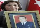 Şehit annesi oğlunun u&ccedil;ak kazasını araştırdı