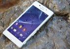 Sony'den orta seviye su geçirmez telefon
