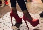 Topuklu ayakkabılarla mükemmel yürümenin 5 yolu
