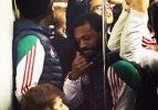 Görenler şaştı kaldı! Ünlü futbolcular metroda