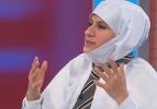 Çarşaf üzerine taktığı kravat olay oldu