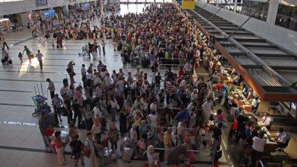 Antalya'ya havayolu ile gelen yolcu sayısı azaldı