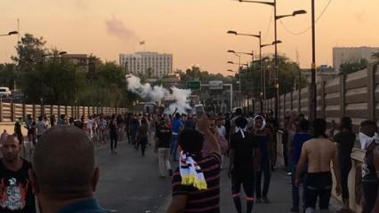 Göstericiler parlamento binasını bastı