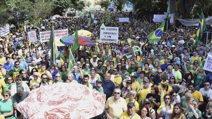 Brezilya'da binlerce kişi sokağa indi
