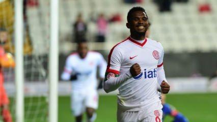 Eto'o derbiyi tek başına aldı
