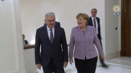 Erdoğan'ın uyarısı Merkel'in zoruna gitmiş