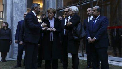 Merkel FETÖ'nün bombaladığı Meclis'i gezdi!