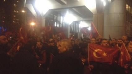 Türkler ayakta! Rotterdam'da İstiklal Marşı!