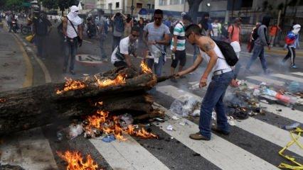 Venezuela'da yağmalamalar başladı