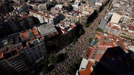 Binlerce Katalan bağımsızlık için yürüdü!