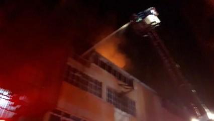 Bayrampaşa'da 3 katlı iş hanında yangın