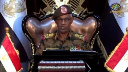 Sudan'da şaşırtan gelişme! Askeri Geçiş konseyi başkanı istifa etti