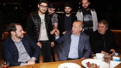 Cumhurbaşkanı Erdoğan, kafede vatandaşlarla sohbet etti 