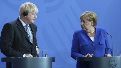 Merkel Boris'in y&uuml;z&uuml;ne s&ouml;yledi: Belki &ccedil;&ouml;z&uuml;m...