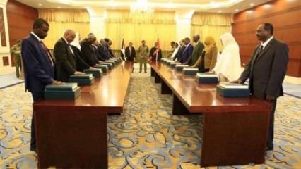 Sudan'da sivil hükümet üyeleri yemin etti
