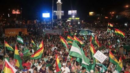 Bolivya'da protestocular devleti televizyonunu ele geçirdi!