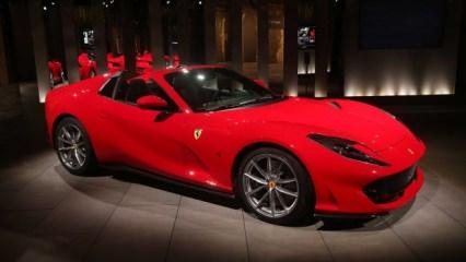 Ferrari yeni canavarını tanıttı!
